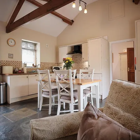 Swallows Nest 스카버러